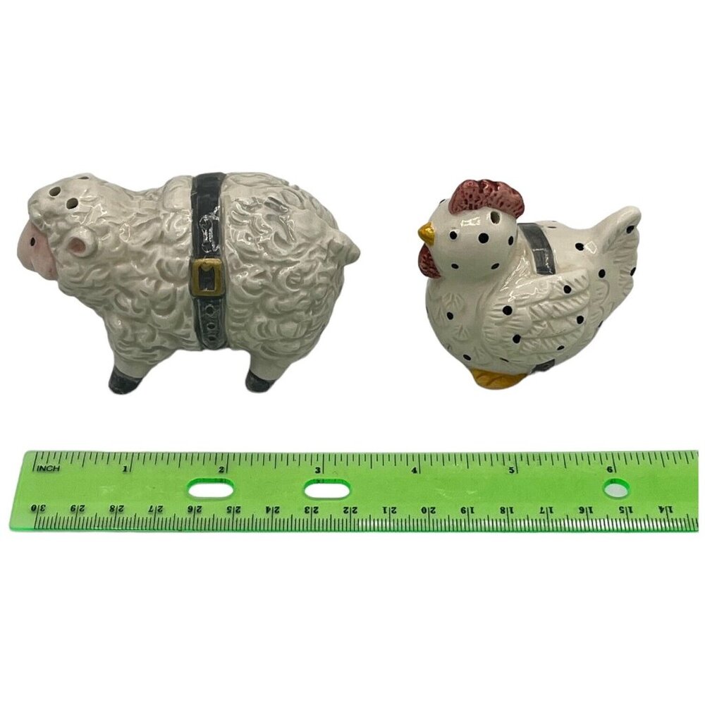 Vintage OCI Omnibus Farmer Santa Ceramic Lamb & Chicken Salt & Pepper Shakers - Picture 3 of 5